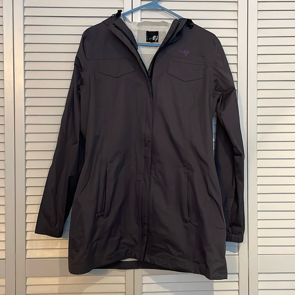 Lightweight rain jacket